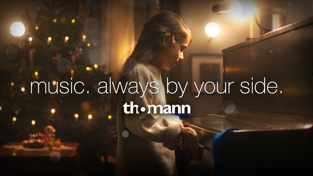 2211_xmas_pianoo_1080_v01.jpg 2211_xmas_pianoo_1080_v01.jpg