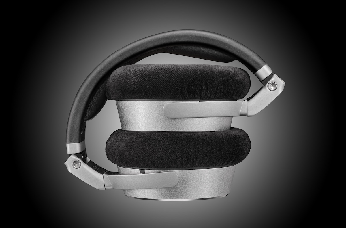 NDH-30-Folded_Neumann-Headphone_MR.jpg