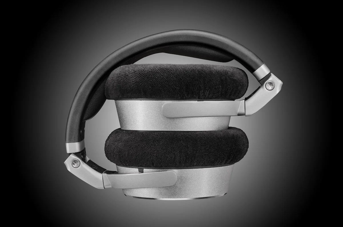 NDH-30-Folded_Neumann-Headphone_MR.webp