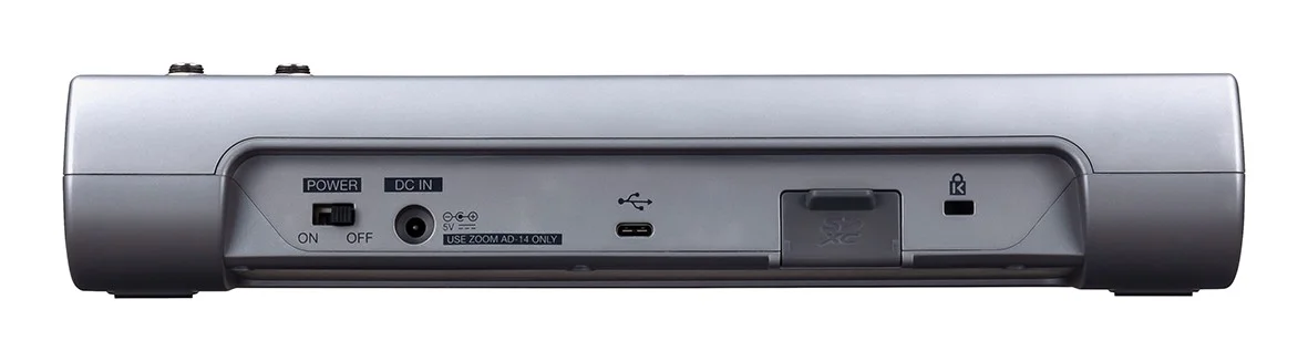 PodTrak_P8_06_rear_press.webp