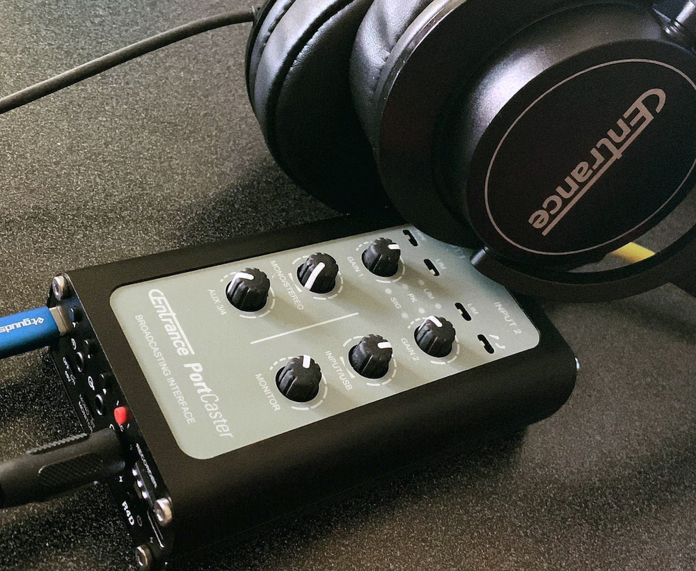 PortCaster-with-Cerene-dB-Headphones.jpg PortCaster-with-Cerene-dB-Headphones.jpg