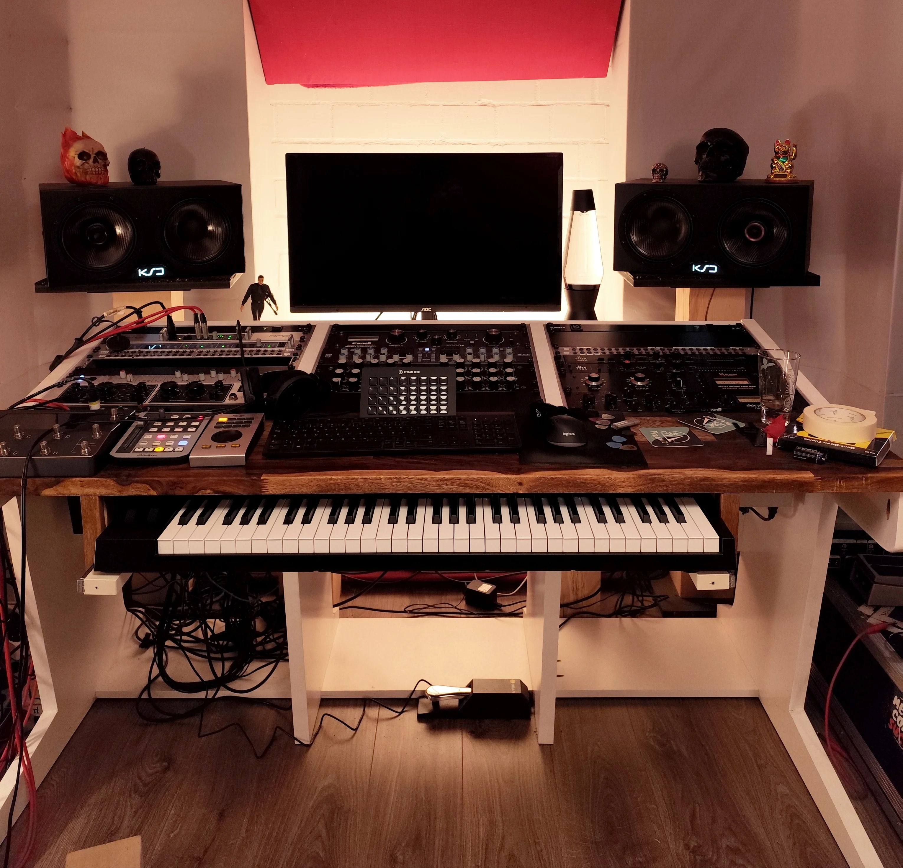 Studiotisch.jpg