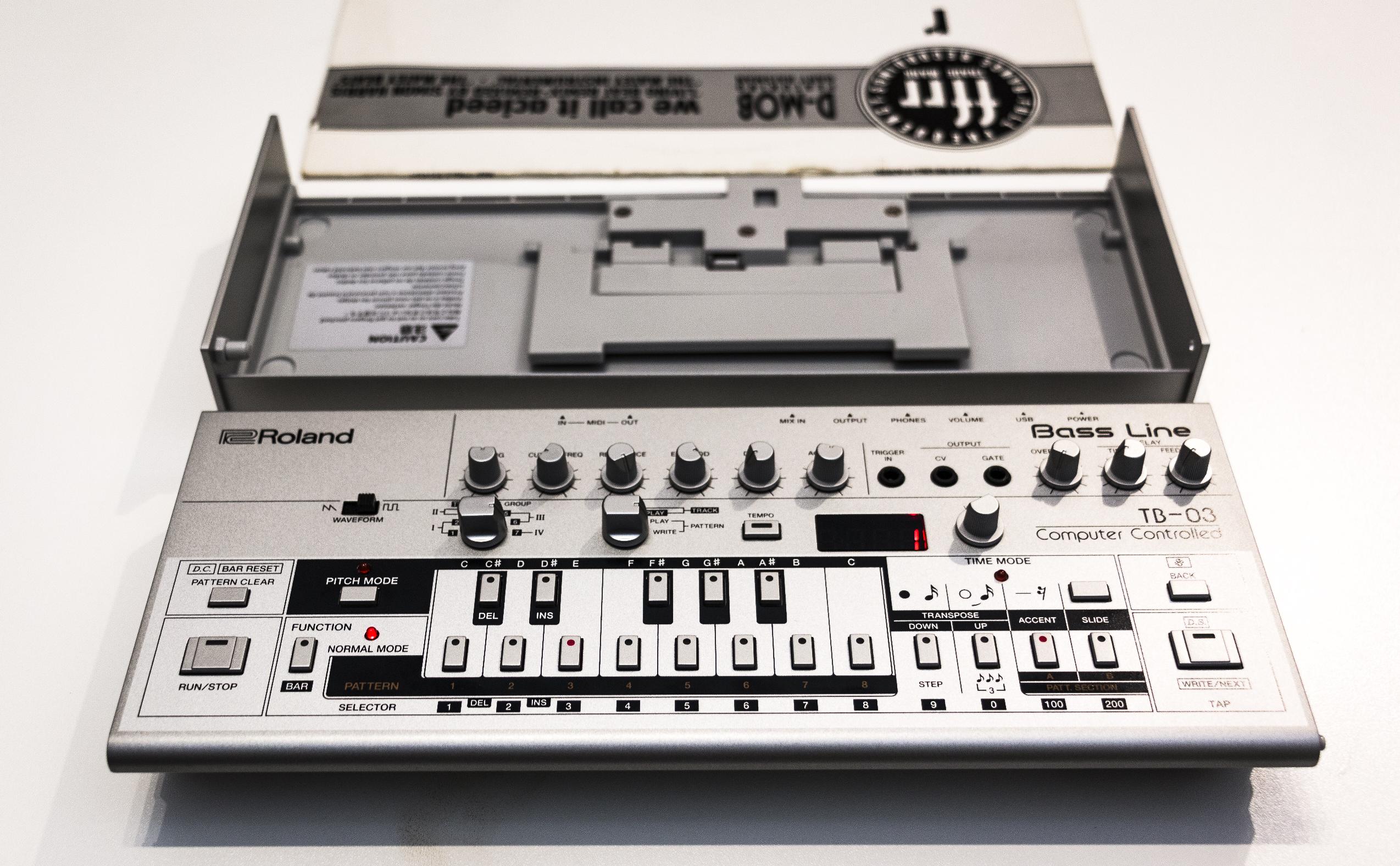 Keys & Synths - Test: Roland TB-03 | Recording.de