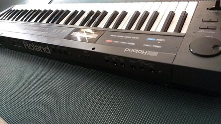 Roland Alpha Juno 2