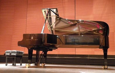 Steinway_à_Leipzig_-_cropped.jpg