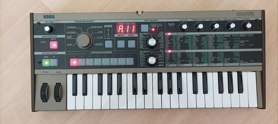 Korg Micro Korg Analog Modelling Synthesizer