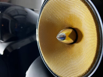 Bowers-Wilkins_800_Diamond-Piano-Black_01.jpg