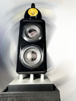 Bowers-Wilkins_800_Diamond-Piano-Black_04.jpg