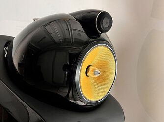 Bowers-Wilkins_800_Diamond-Piano-Black_07.jpg