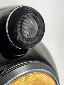 Bowers-Wilkins_800_Diamond-Piano-Black_09.jpg