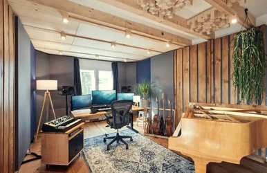 Studio_Small.webp