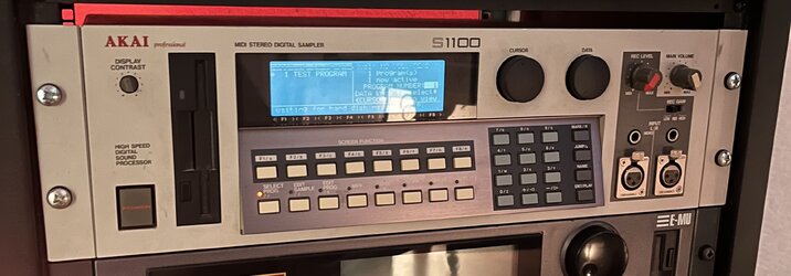 Akai S1100