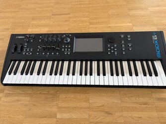 YAMAHA MODX6+