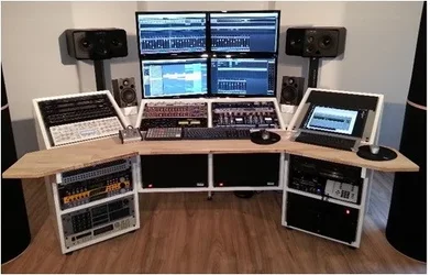 Studiotisch.webp