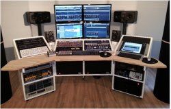 Studiotisch.jpg
