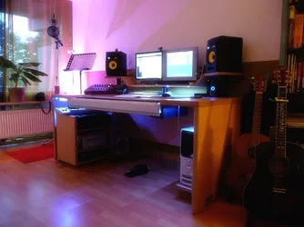 studio_night.webp