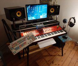 studio-juli-19x.jpg