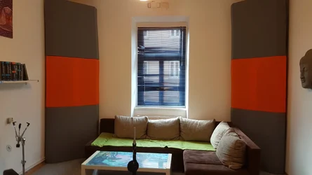 Studio_Back.webp