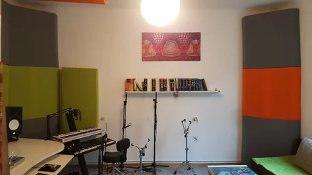 Studio_SideB.webp
