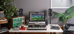 IK_UNO Synth Pro Lifestyle.jpg