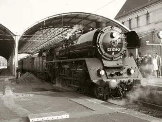 Halle 031010sepia.webp