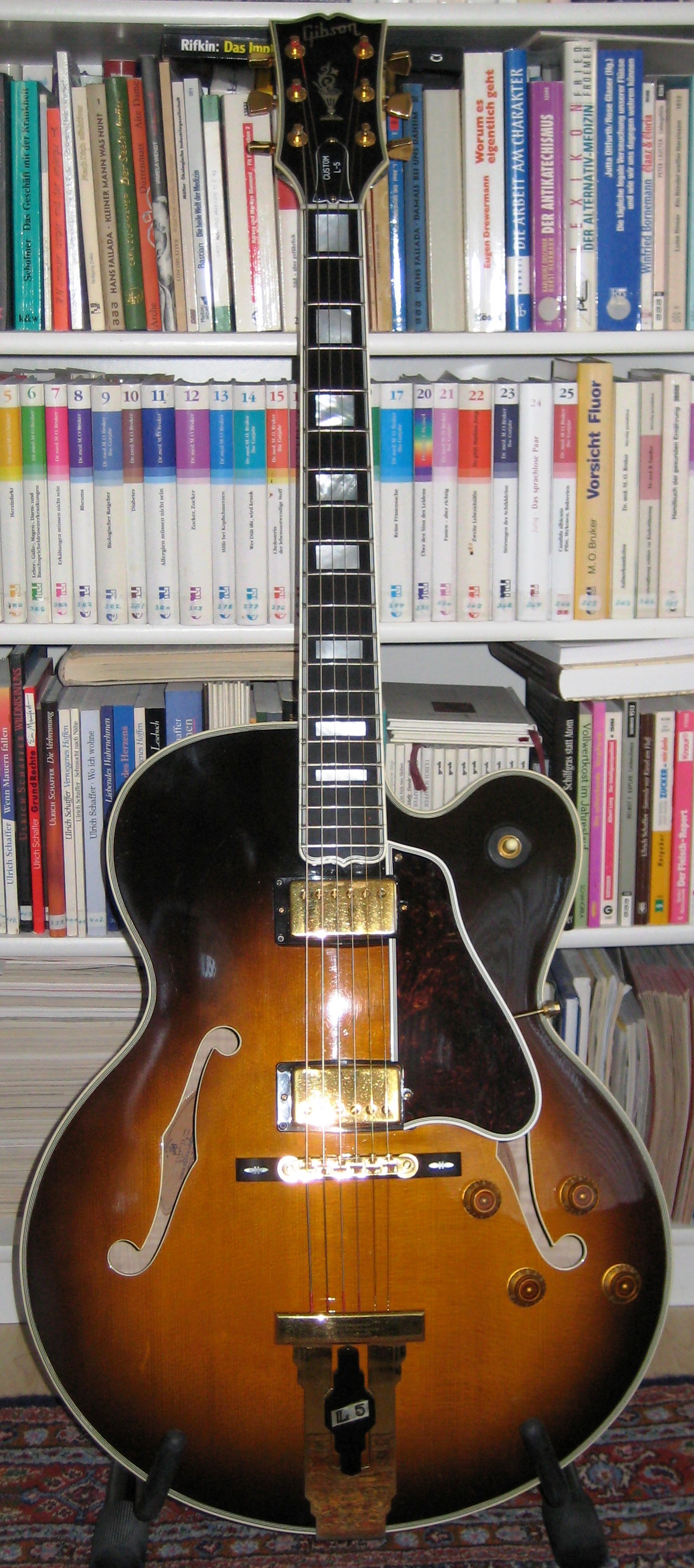 Gibson_L-5_CES.jpg