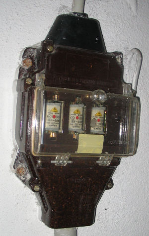 hausanschlusskasten-panzersicherungen.jpg