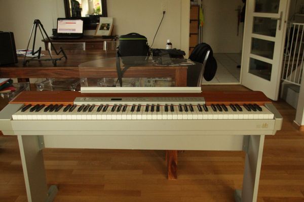 digital-pianos-yamaha-electronic-piano-p-120