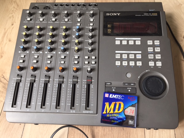sony-mdm-x4-1867390.jpg