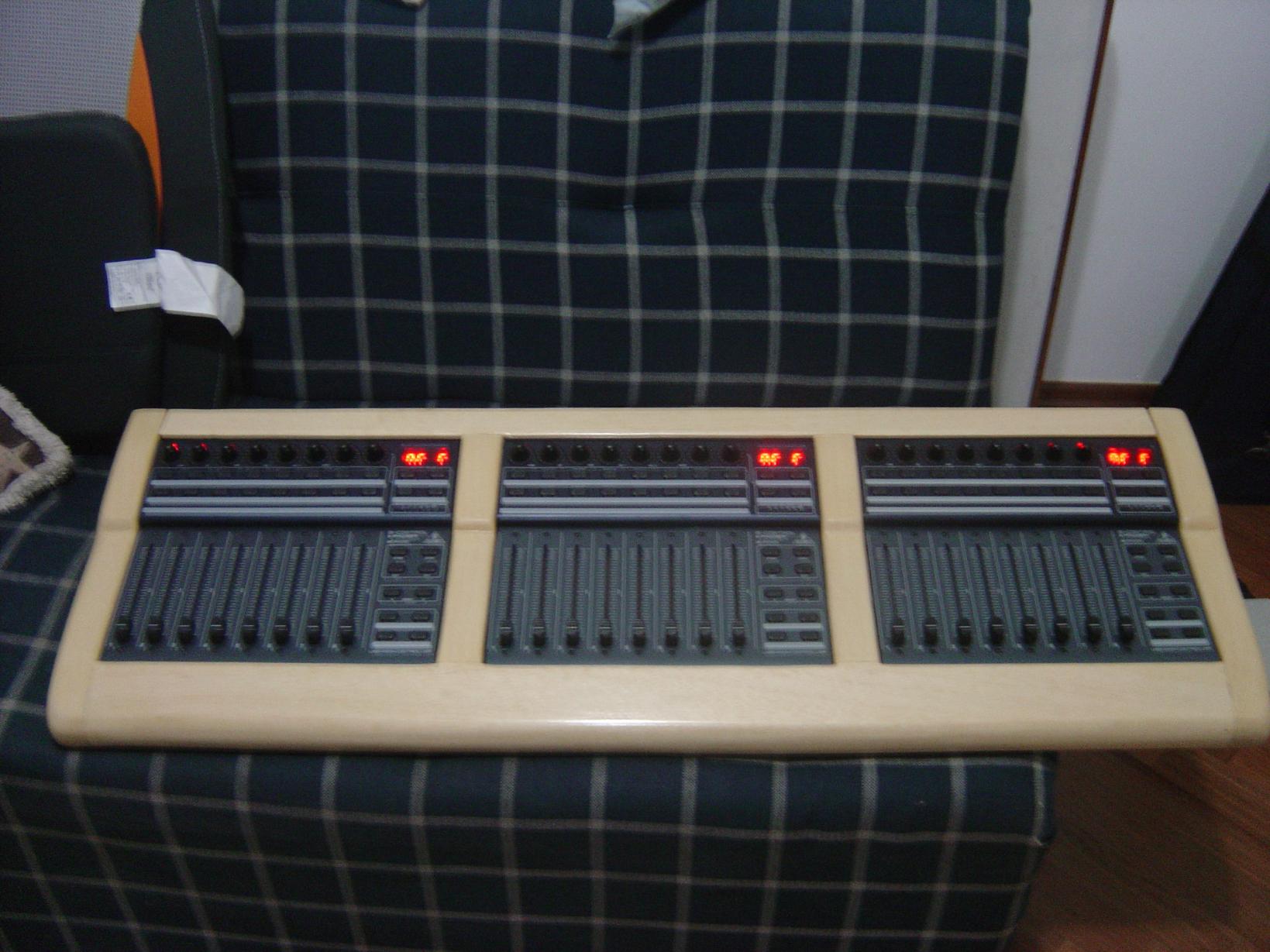 163644d1268948488-behringer-bcf2000-user-questions-dsc00045.jpg