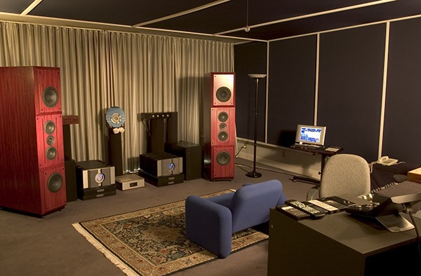 24896d1160066893-mastering-rooms-floorstanding-speakers-mastering-desks-a_room-600.jpg