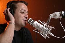 220px-The_R%C3%98DE_Podcaster_USB_dynamic_microphone.jpg